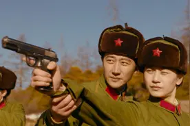 碾碎青春“芳华”的，是人性的“恶意”与权力的“霸凌”图片