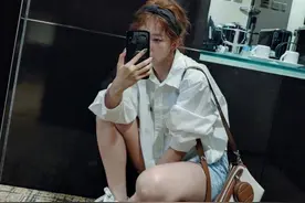 姜涩琪的私服穿搭合集，真是融合了复古感的休闲运动风穿搭范本图片