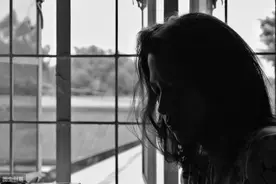 初次见面，女人一般都是先看男人的什么？其实不是先看脸图片