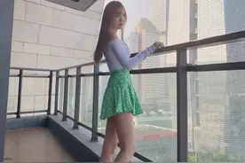 腐团儿COS远坂凛，蓝色瞳孔与大红色上衣，角色还原度极高！图片
