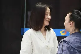敏涛姐姐一身白衣录制快本，素颜暴露真实年龄图片