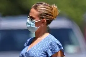 斯嘉丽发福后身材走形，腰粗如水桶和胯一样宽，性感女郎秒变大妈图片