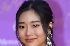 天才少女为利益诱惑，帮助同学考试作弊，险些误入歧途图片