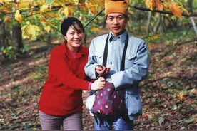 诗人顾城生前老照片：公开与情人一起生活，37岁杀妻后自缢身亡图片