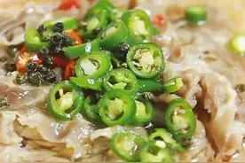 用火锅剩下的羊肉卷做一个白菜烧羊肉卷，麻辣鲜香，美味又营养图片