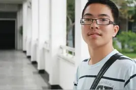 他的高考作文老师看不懂，专家连夜翻译出来后，清华北大抢着要图片