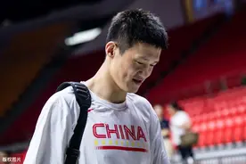 周鹏联赛开打就能登场！朱芳雨：胡明轩打游戏，我们怎么知道？图片