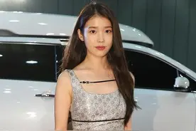 韩女星红毯斗艳：小宋慧乔甜美比心，孙艺珍性感长裙吸睛图片