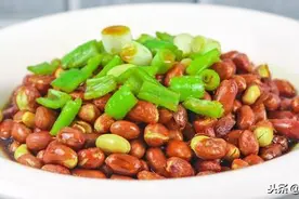 油炸花生好吃有技巧，学会这个制作方法，酸甜酥脆，下酒特别棒图片