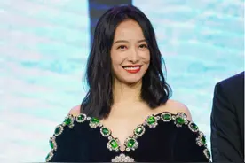 宋茜这衣服看着好“贵”，黑底面上亮钻加宝石，贵气感挡不住图片