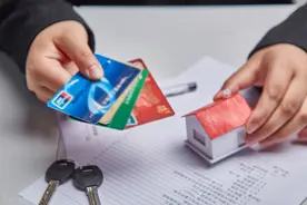 银行卡莫名多了1000万，男子三年全花光图片