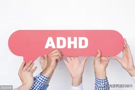精力过于充沛，爬上爬下的孩子有可能患了多动症，留意这些表现！图片