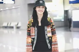 姚晨才是时髦精，民族风开衫穿得精致时尚不显老，配黑裤简约有型图片