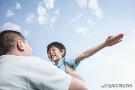 “神仙爸爸”给孩子做100多个玩具爆红，优秀父母是孩子的福报图片