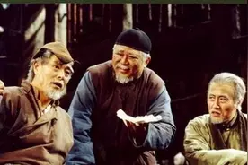 北京人艺《茶馆》将赴加拿大演出 德国曾破例开放站票席图片