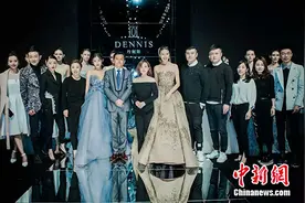 丹妮斯"十年"大秀举行:将婚纱与中国本土元素结合图片