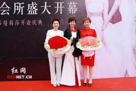 “优雅女神”赵雅芝现身长沙 代言助阵莎蔓莉莎图片