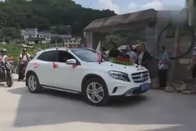 在贵州铜仁，这才是最牛的迎亲车队！奔驰宝马算什么！视频封面