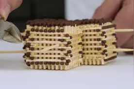 教你不用胶水如何用火柴棒建造一艘海盗船视频封面