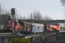 32轴巨型铁路火车，超大件运输车搭载变压器低速通过，看看多霸气视频封面