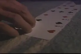 赌神龙四教你扑克二十一点是这样玩的，一招黑马过林技压全场！