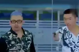 女特种兵正在游泳，一群匪徒突然闯进游泳馆，结果摊上大事了视频封面