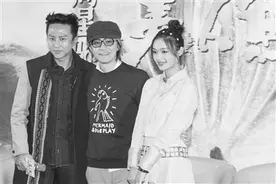 周星驰满头白发现身杭州 “星仔”早已变成“星爷”图片
