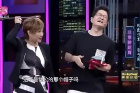 张予曦亮出自己的瘦脸神器，现场演示用法，场上观众看笑了！