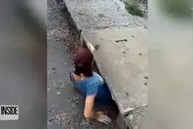 女子坚持进入肮脏的下水道时大家都以为她疯了！但随后都佩服不已图片