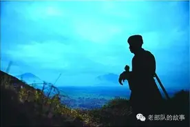 鬼伸出冰冷的手抓住哨兵的腿图片