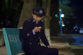 妈妈给儿子碗里夹虾，婆婆却故意将虾拿出来？找事？视频封面