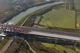 实拍合肥到安庆合安高速改扩建工程中派河大桥合龙现场视频封面