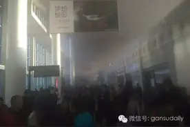 兰州中川机场临时关闭，T2航站楼冒出浓烟，到底啥情况？图片
