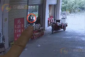 丧心病狂！六旬大爷抢劫小女孩105元被刑拘图片