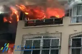 盱眙中澳生态城突发大火 现场浓烟滚滚图片
