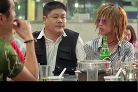 吃个饭被逼换了三次桌子，古惑仔小兵演技炸裂，低调才是王道视频封面