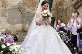 伴娘谭维维获捧花 赞张靓颖:你们情比金坚图片