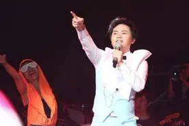 23岁凭一首歌火过刀郎，生病四年损失过亿，复出赵忠祥捧场视频封面