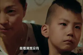 石榴姐走了康康回到房间忍不住哭爸爸耐心安慰真是个感性的男孩啊视频封面