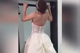 “肌肉新娘”意外走红 当举起肱二头肌的时惊呆网友视频封面