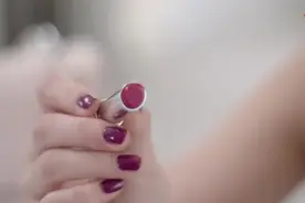 Dior迪奥口红宣传片-_精致的女生-_随时随地都要涂口红！视频封面
