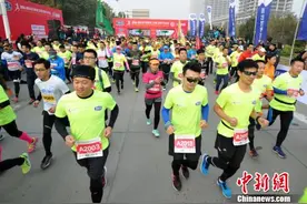石家庄（正定）马拉松开跑 全城热“练”万人齐跑图片