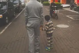 前妻赌球教授被负债 出现在校园身边就会聚集一堆追债人图片