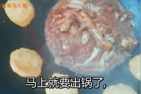 铁锅炖小鸡十里飘香！5碗饭不够吃，农村夫妻教你3分钟学会这道菜视频封面