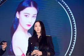 赵丽颖出任副总裁！和张馨予同台谁的“制服”更诱惑？图片