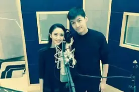 佟丽娅、胡歌合作歌曲《一对对鸳鸯水上漂》图片