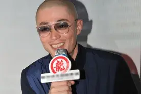 霍建华撞脸光头强 老干部面部红斑抢镜图片