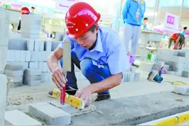 砌筑工邹彬：用泥刀雕琢精品图片
