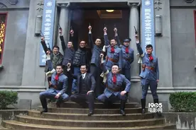 《建军大业》南昌杀青 欧豪扛枪拍战争戏跑到吐图片