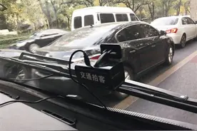公交车试行“交通拍客” 闯入公交专用道？拍！图片
